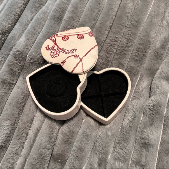 Pandora Pink Leather Heart Shaped Tiered Jewelry Box - Picture 8 of 8